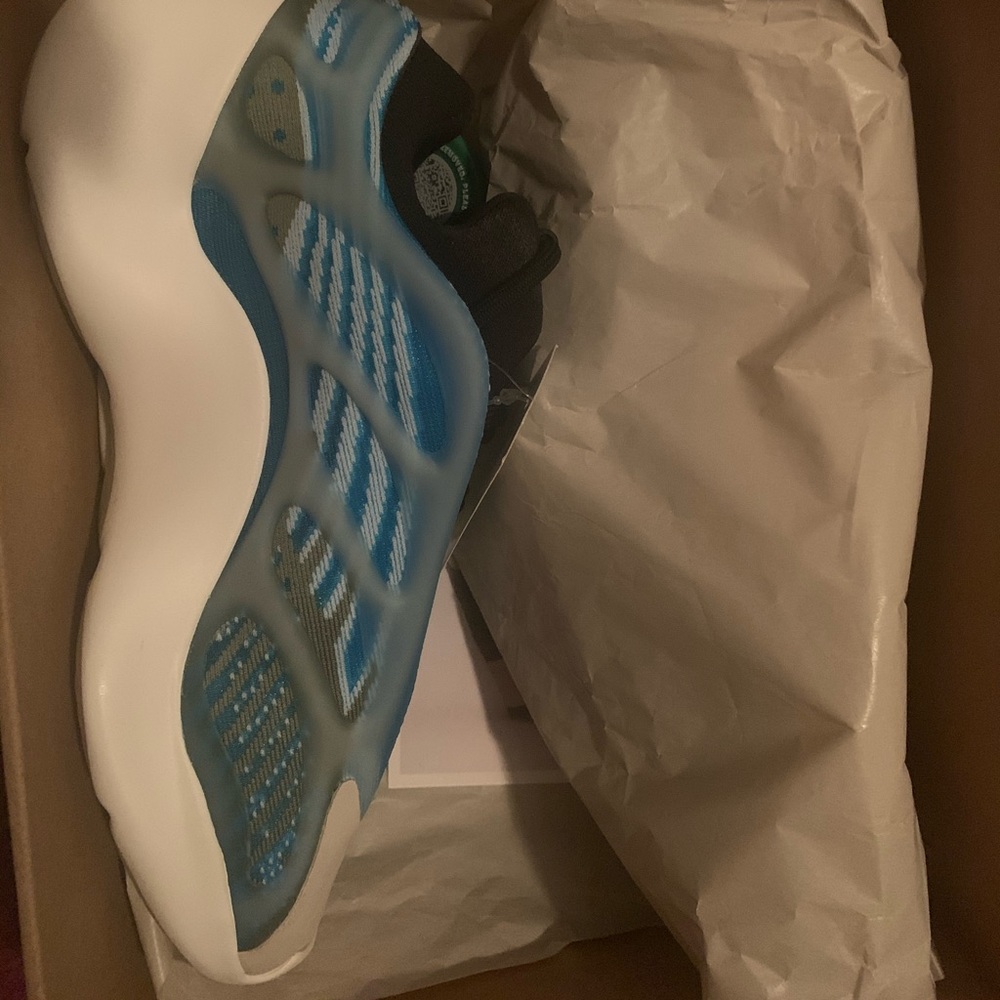 Yeezy 700 V3 Azareth